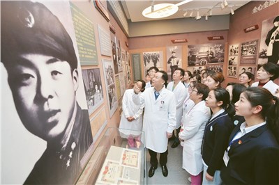 新時代 新雷鋒 | 行醫(yī)要待人如“春天般溫暖”