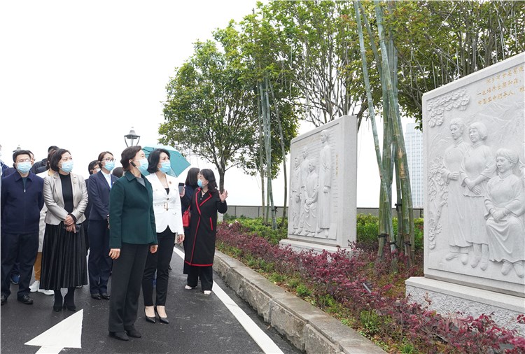 湖南省政協(xié)主席李微微一行蒞臨寧兒婦產(chǎn)醫(yī)院調(diào)研視察