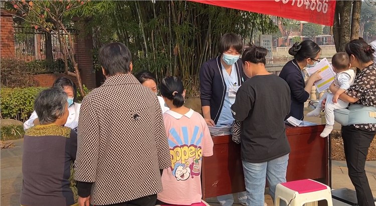 愛(ài)心義診送健康 寧兒傾情服務(wù)暖人心